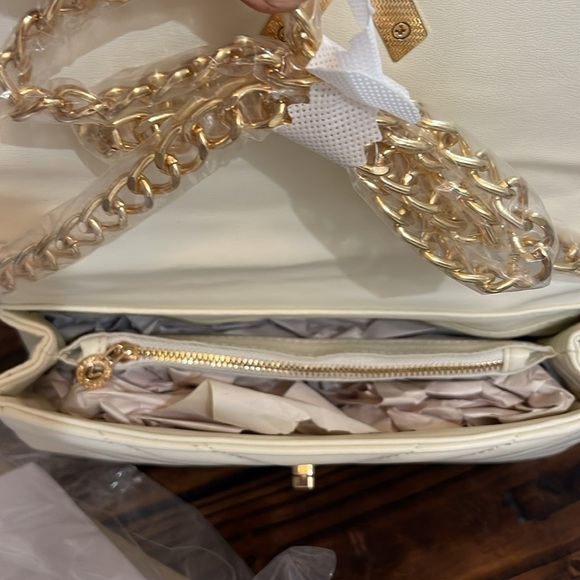 NWT Valentino Orlandi Cream Quilted Shoulder Bag with gold accents & chain strap - Picture 5 of 9